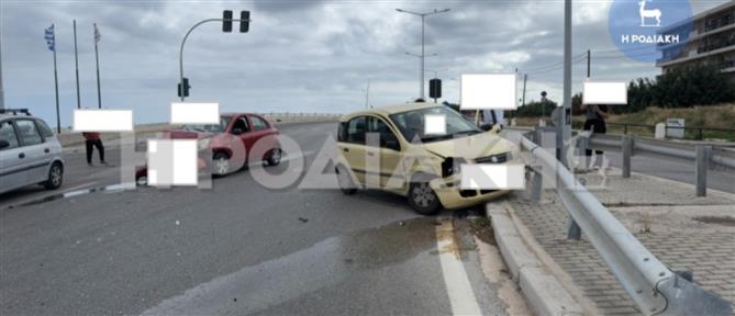 Ρόδος: Τροχαίο στον περιφερειακό - Σφοδρή σύγκρουση δύο οχημάτων (Εικόνες)
