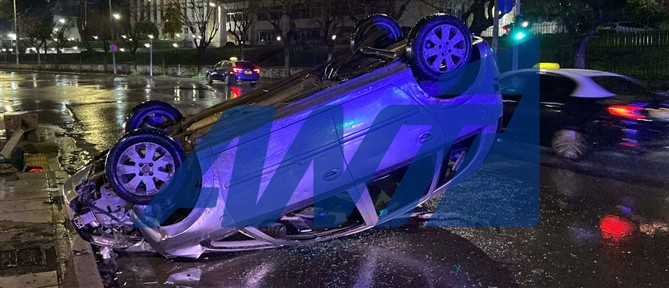 Τροχαίο ατύχημα στη Θεσσαλονίκη - ΙΧ ανετράπη στο κέντρο της πόλης