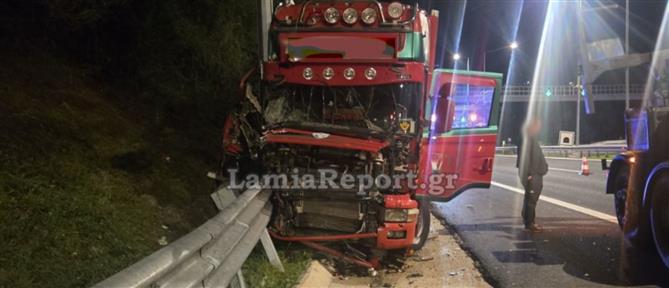 Καμένα Βούρλα: Σοβαρό τροχαίο με νταλίκα - Ο οδηγός έχασε τον έλεγχο (Εικόνες)