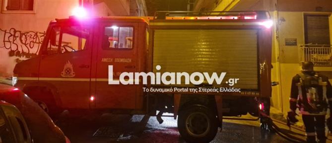 Λαμία: Σπίτι τυλίχτηκε στις φλόγες – έξι άτομα στο νοσοκομείο (εικόνες)