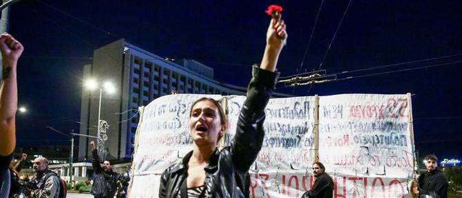 Σε εξέλιξη η πορεία για το Πολυτεχνείο (εικόνες)