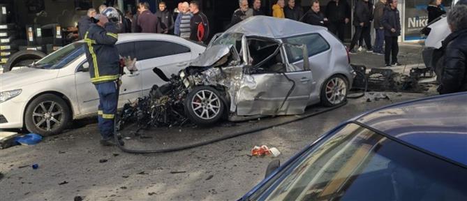 Σοβαρό τροχαίο στην Πτολεμαΐδα: ΙΧ συγκρούστηκε με φορτηγάκι - Δύο τραυματίες στο νοσοκομείο (βίντεο)