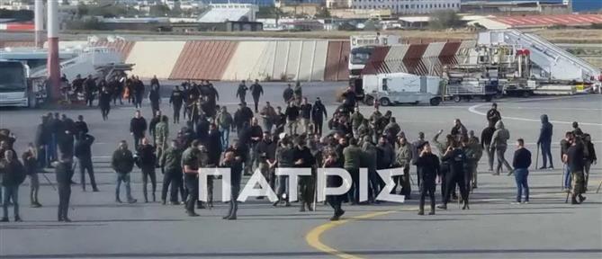 Ηράκλειο: Στην πίστα του αεροδρομίου οι αγρότες μετά τα επεισόδια (βίντεο)