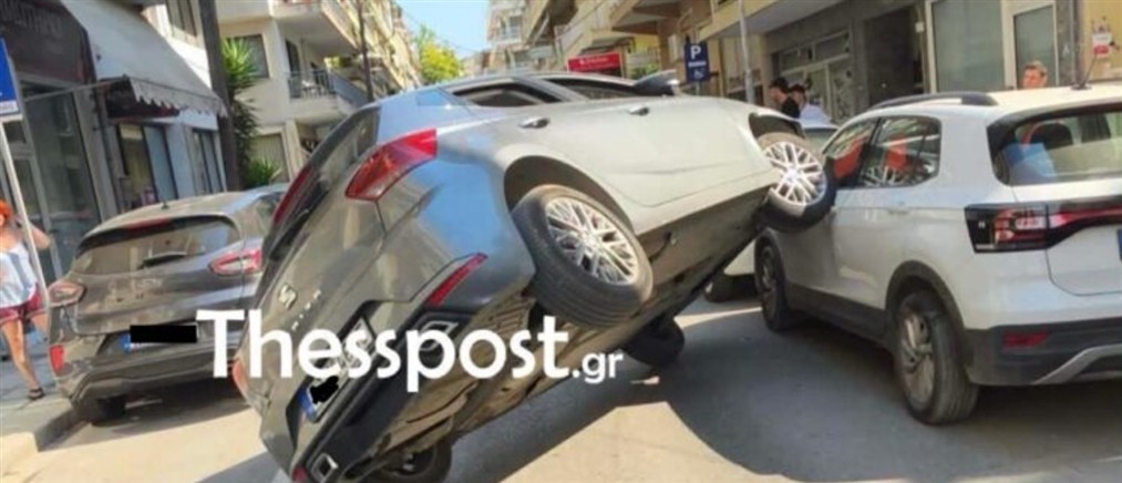 Θεσσαλονίκη: Αυτοκίνητο "καβάλησε" σταθμευμένα οχήματα στην περιοχή του Ντεπώ