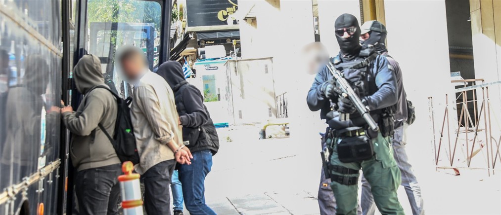 Ληστεία στην Κάτω Τιθορέα: Δίωξη για πέντε κακουργήματα στους 8 συλληφθέντες