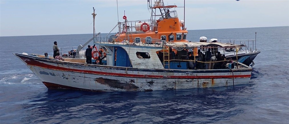 Νέες μεταναστευτικές ροές στην Κρήτη: 58 άτομα έφτασαν με λέμβο στον Τσούτσουρα