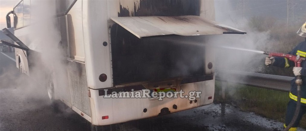 Φωτιά σε λεωφορείο του ΚΤΕΛ Καρδίτσας εν κινήσει (εικόνες)