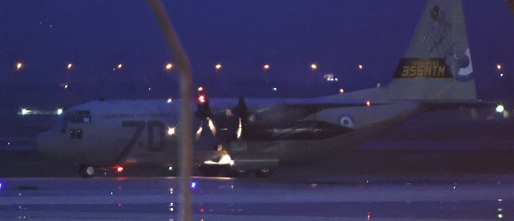 Έφτασαν στο αεροδρόμιο "Μακεδονία" οι σοροί των 7 φιλάθλων του ΠΑΟΚ