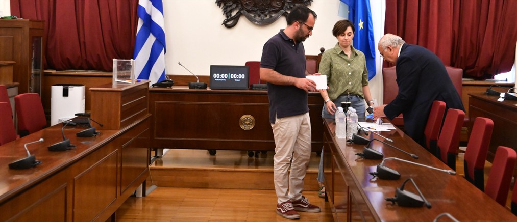 Άνοιξαν οι κάλπες για την εκλογή προέδρου της κοινοβουλευτικής ομάδας του ΣΥΡΙΖΑ