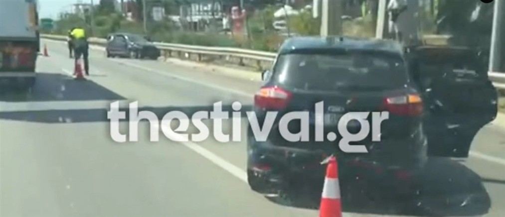 Θεσσαλονίκη: Οδηγός σταμάτησε το αυτοκίνητό του στη μέση του δρόμου και προκάλεσε ατύχημα