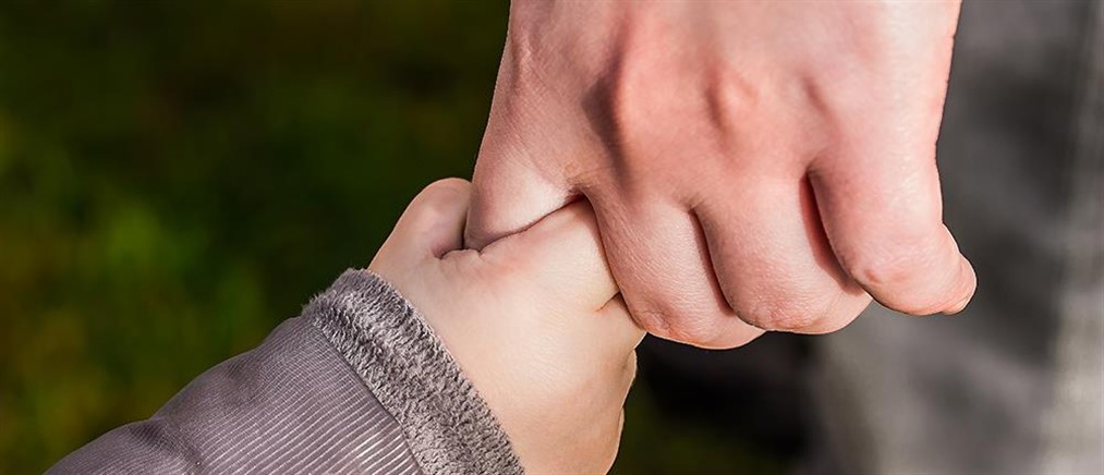 Ανοίγει σήμερα η πλατφόρμα για τις «Νταντάδες της Γειτονιάς»