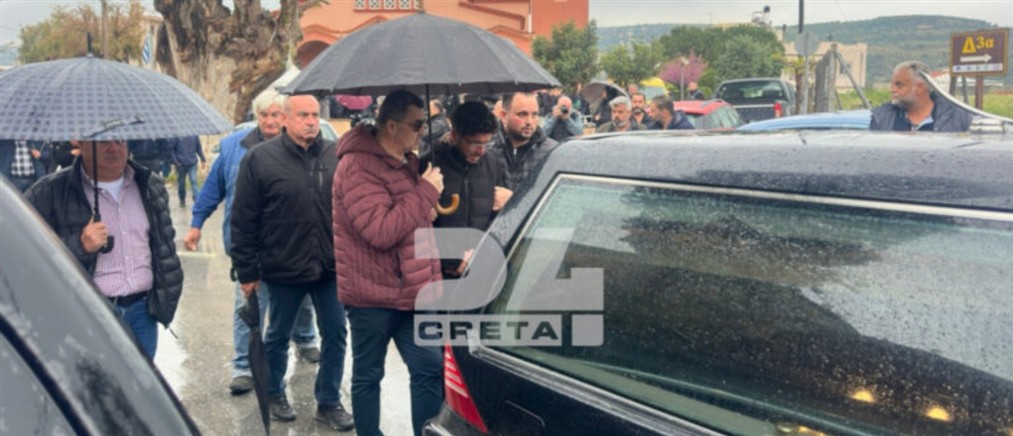 Ηράκλειο: Σε κλίμα βαθιάς οδύνης το τελευταίο "αντίο" στην Ελευθερία Γιακουμάκη (εικόνες)