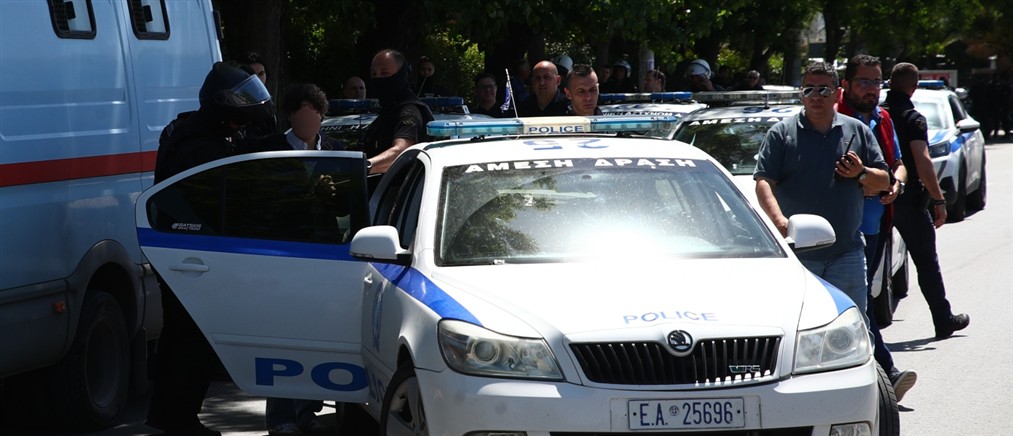 Συνελήφθησαν δύο άνδρες για παράνομη μεταφορά αλλοδαπών - Τους είχαν κρυμμένους στο πορτ-μπαγκάζ