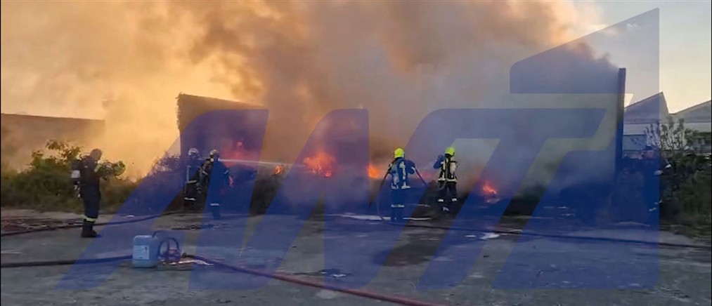Πάτρα: Μεγάλη φωτιά σε παλιό εργοστάσιο στη Λεύκα (βίντεο)