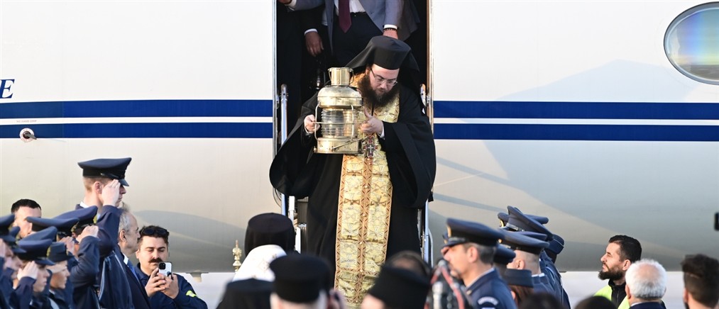 Άγιο Φως: Με αεροσκάφη της AEGEAN και της Olympic Air θα μεταφερθεί και φέτος από την Αθήνα σε διάφορες περιοχές της Ελλάδας