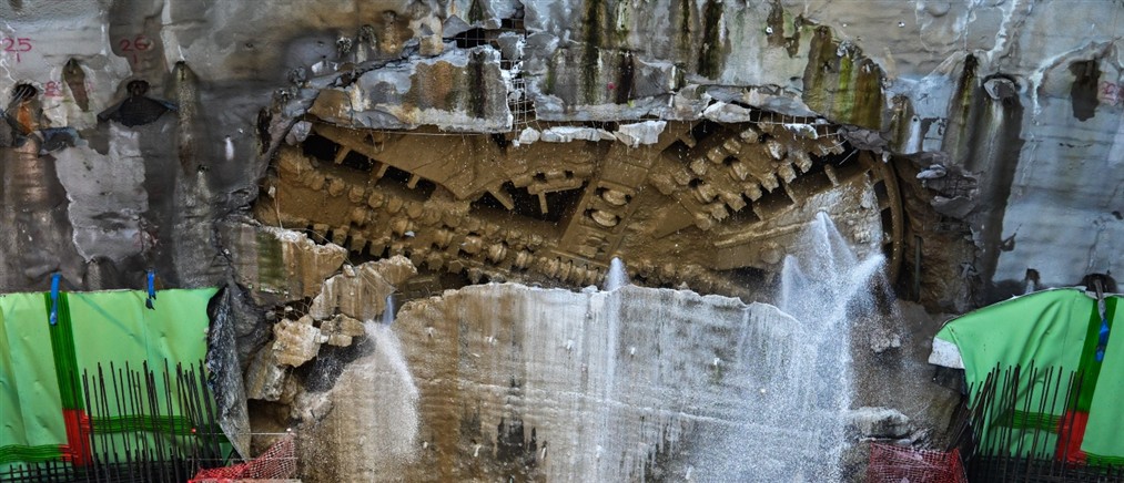 Γραμμή 4 Μετρό: Στον σταθμό Ευαγγελισμός ο μετροπόντικας "Αθηνά" (εικόνες)