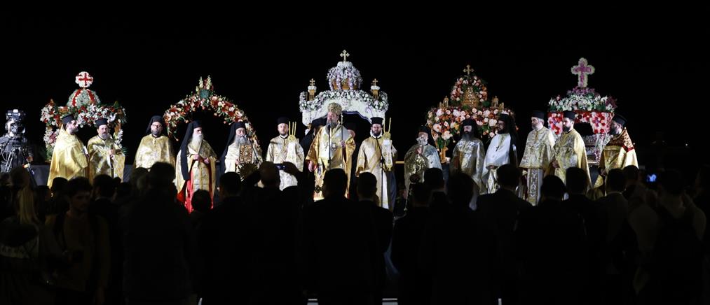 Μεγάλη Παρασκευή - Επιτάφιος: Με κατάνυξη πραγματοποιήθηκε η περιφορά σε όλη την Ελλάδα (εικόνες)