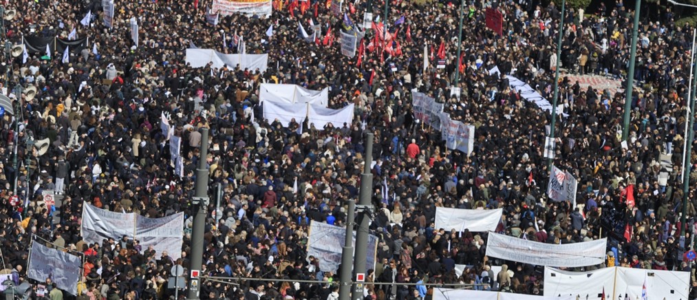 Συνελήφθησαν δύο άτομα για μολότοφ και αυτοσχέδιους εκρηκτικούς μηχανισμούς στη συγκέντρωση του Φεβρουαρίου για τα Τέμπη