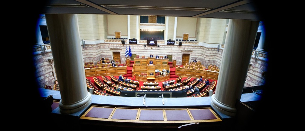 "Παρεμβάσεις για ένα δημόσιο πιο φιλικό στο πολίτη": Υπερψηφίστηκε το νομοσχέδιο για τη δημόσια διοίκηση