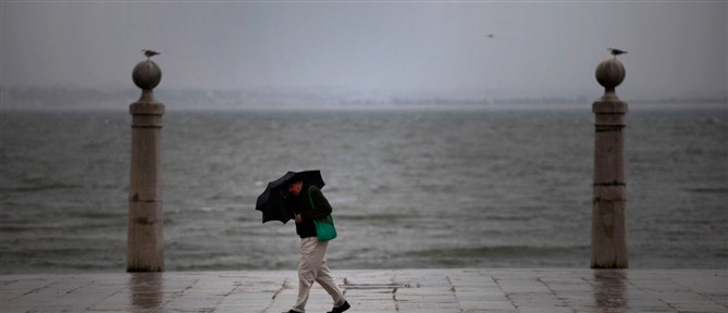 Τουλάχιστον τέσσερις νεκροί εξαιτίας της καταιγίδας "Κριστίν" στην Πορτογαλία