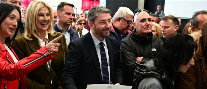 ΠΑΣΟΚ: Μέχρι τις 20:00 παρατείνεται η ψηφοφορία εκλογής συνέδρων