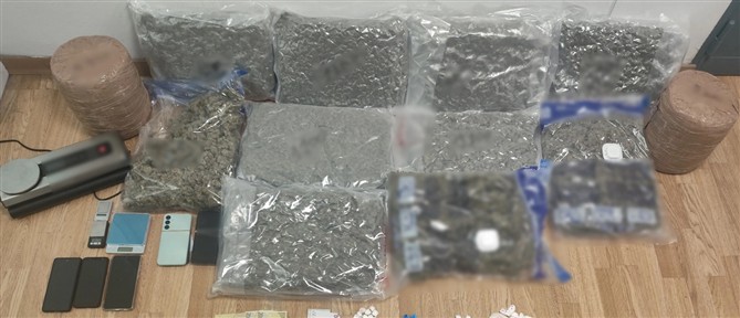 Συνελήφθησαν 3 άτομα για διακίνηση ναρκωτικών σε περιοχές της Αττικής - Βρέθηκαν χιλιάδες ευρώ σε μετρητά στην κατοχή τους