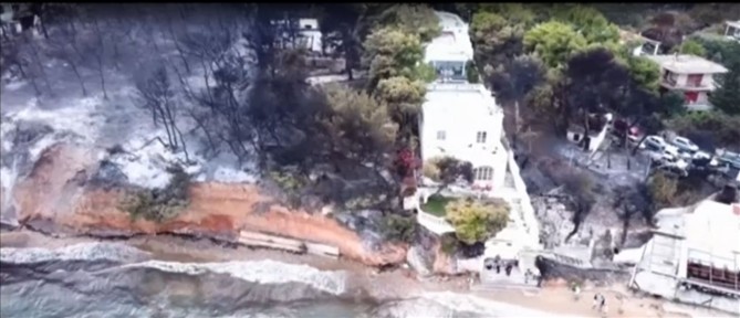 Μάτι: Συγκίνηση στο μνημόσυνο για τα 104 θύματα της φονικής πυρκαγιάς