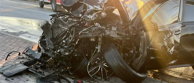 Σοβαρό τροχαίο στην Πτολεμαΐδα: Αυτοκίνητο προσέκρουσε σε λεωφορείο (εικόνες)