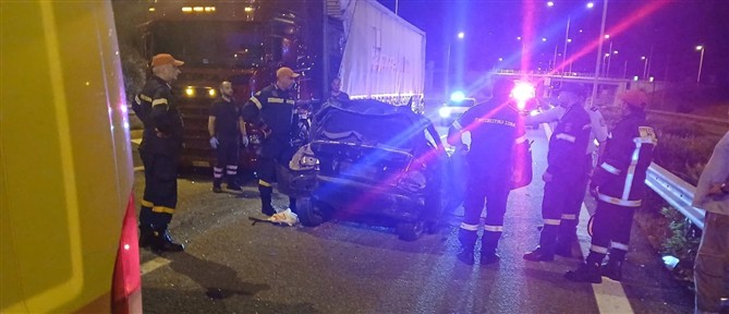 Τραγωδία στην Ιόνια Οδό: Ένας νεκρός και μία τραυματίας, μετά από σύγκρουση νταλίκας με ΙΧ (εικόνες)