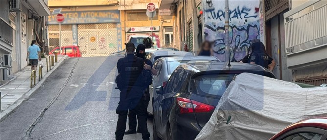 Τρεις συλλήψεις ατόμων που εμπλέκονται στις εμπρηστικές επιθέσεις σε οικίες στελεχών της ΝΔ (εικόνες)