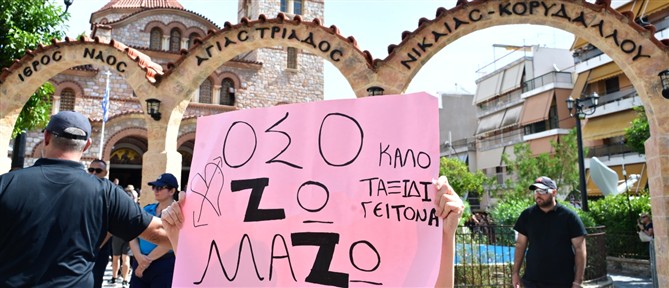 Το τελευταίο "αντίο" στον Μαζωνάκη - Οικονομόπουλος: Τον τελευταίο μήνα με έπαιρνε τηλέφωνο, νιώθω ενοχές που δεν μιλήσαμε