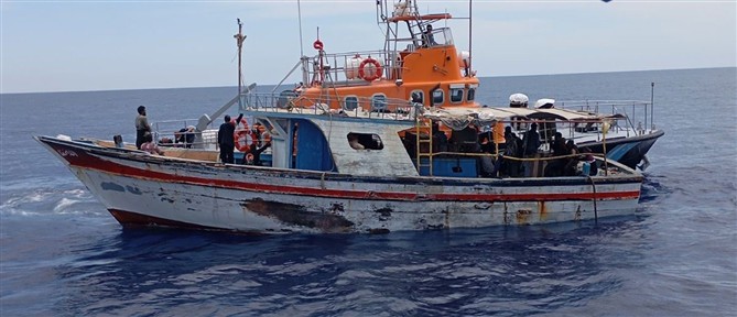 Νέες μεταναστευτικές ροές στην Κρήτη: 58 άτομα έφτασαν με λέμβο στον Τσούτσουρα