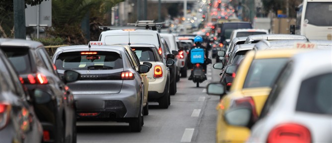 Συγγρού: Άνοιξε τρύπα στο ρεύμα προς Λεωφόρο Ποσειδώνος – Έσπασε αγωγός νερού