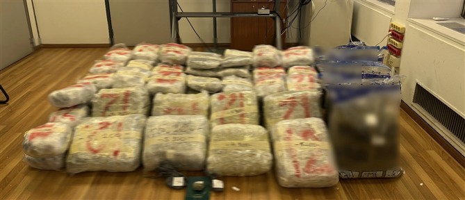 Κατασχέθηκαν πάνω από 164 κιλά ακατέργαστης κάνναβης σε περιοχή της Αθήνας - Τέσσερις συλλήψεις (βίντεο)