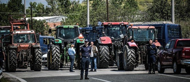 Σέρρες: Ένταση στον Προμαχώνα - Παραγωγοί επιχείρησαν να προσεγγίσουν τη ζώνη απολύμανσης