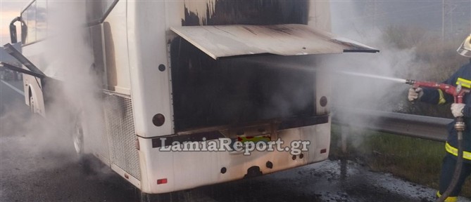 Φωτιά σε λεωφορείο του ΚΤΕΛ Καρδίτσας εν κινήσει (εικόνες)