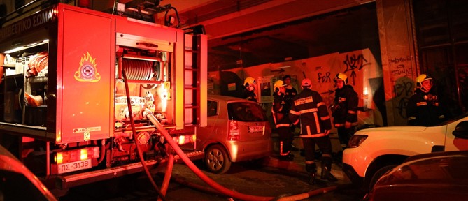 Στο νοσοκομείο νοσηλεύονται δύο ηλικιωμένοι από τη φωτιά που ξέσπασε σε διαμέρισμα στο Γκύζη