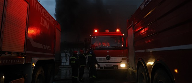 Μεταξουργείο: Ανασύρθηκε σορός από εγκαταλελειμμένο κτίριο έπειτα από φωτιά