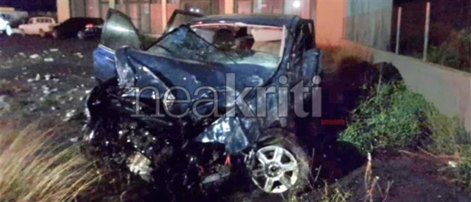 Σφοδρό τροχαίο στην Κρήτη: Αυτοκίνητο προσέκρουσε σε τοίχο - Τρεις νεαροί τραυματίστηκαν (εικόνες)