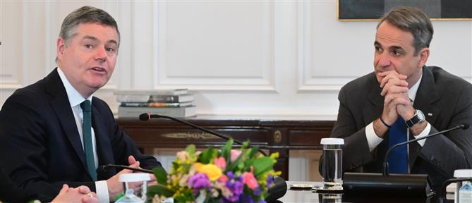 Ο Μητσοτάκης υποδέχθηκε τον Ντόναχιου στο Μέγαρο Μαξίμου