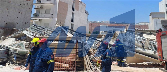 Κατάρρευση πολυόροφης πολυκατοικίας στα Πετράλωνα: Οι ένοικοι εντοπίστηκαν τηλεφωνικά - Εικόνες από το σημείο