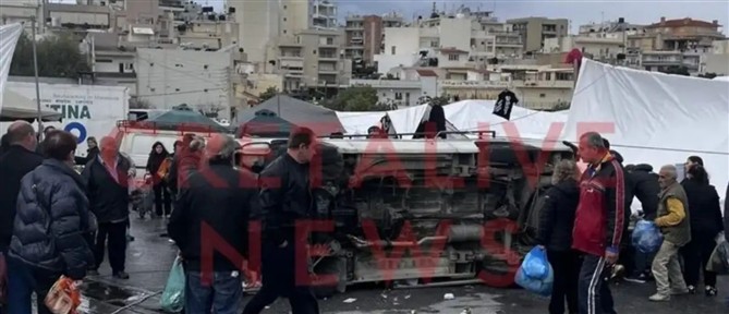 Ηράκλειο: Θυελλώδεις άνεμοι "ξήλωσαν" λαϊκή αγορά (βίντεο)