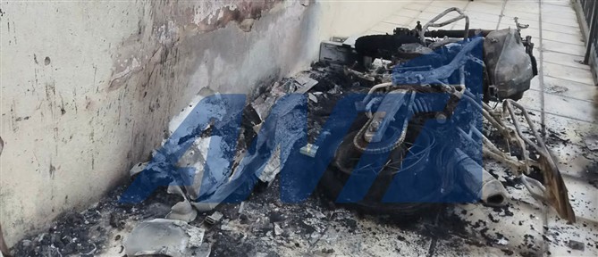 Θεσσαλονίκη: Φωτιά στις Συκιές - Μοτοσικλέτα κάηκε ολοσχερώς (εικόνες)