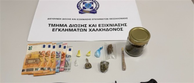 Θεσσαλονίκη: Αστυνομικός σκύλος "ξετρύπωσε" ναρκωτικά από σπίτι 31χρονου