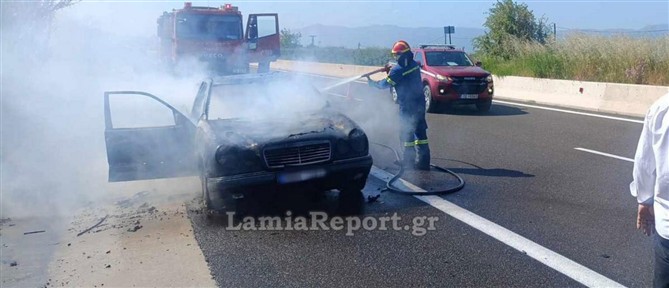 Φθιώτιδα: Αυτοκίνητο "λαμπάδιασε" στην εθνική οδό (βίντεο)