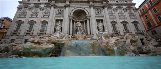Ιταλία: Οι τουρίστες θα πληρώνουν, από σήμερα, εισιτήριο 2 ευρώ για να θαυμάζουν από κοντά την Φοντάνα Ντι Τρέβι