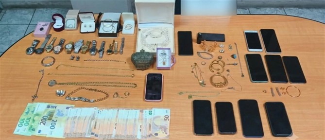 Χειροπέδες σε μέλη συμμορίας που "ρήμαζαν" κοσμηματοπωλεία
