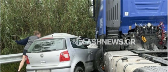 ΒΟΑΚ:  ΙΧ συγκρούστηκε με φορτηγό - Στο νοσοκομείο ένας οδηγός (εικόνες)