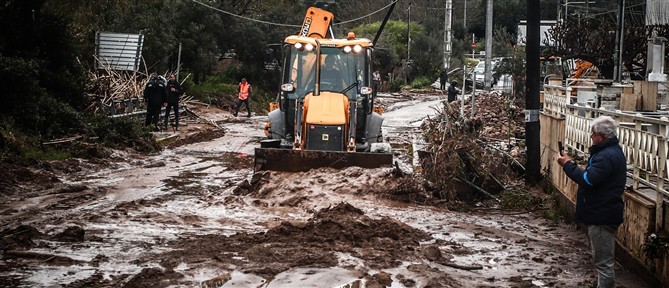 Κακοκαιρία "Erminio": Δύσκολη ήταν η νύχτα στην Αττική - Ένας νεκρός στη Νέα Μάκρη και δρόμοι χείμαρροι