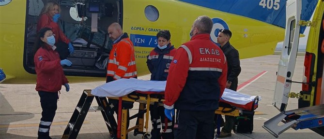 Θεσσαλονίκη: Έφτασε το αεροσκάφος με τον τραυματία οπαδό του ΠΑΟΚ (εικόνες)